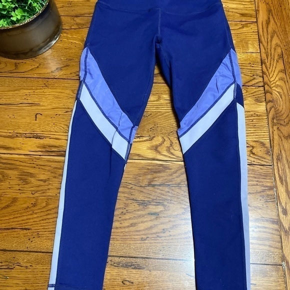 Fabletics Pants - Fabletics Mid Rise Gray Powerhold Colorblock Athletic Cropped Leggings Small.